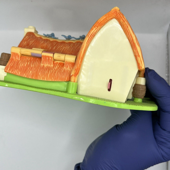 Vintage 1995 Bluebird Polly Pocket Disney Snow White Dwarfs Cottage W/ 2 Figures - Picture 6 of 12